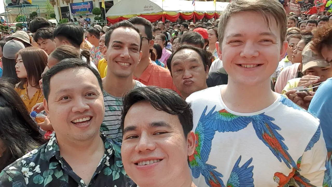 Когда я был молод, 10 лет назад, я уехал работать преподом английского в Таиланд | Сетка — социальная сеть от hh.ru