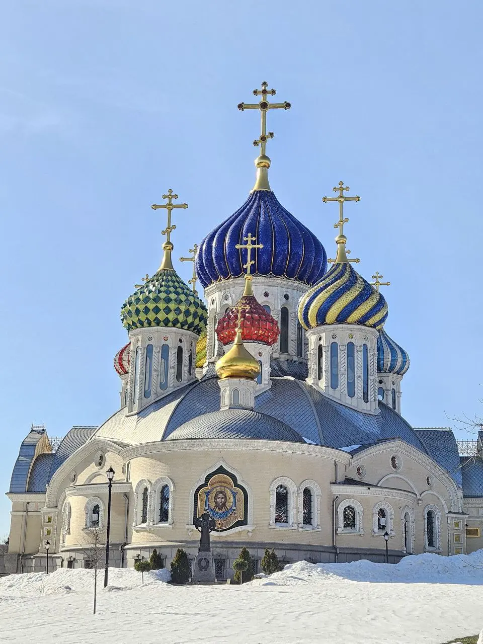В свои 4 выходных часа вывела себя в лес☀️
Фото с запахом елового леса, легким ароматом дымка и звуком уже рыхлого снега под ногами 💫 | Сетка — социальная сеть от hh.ru