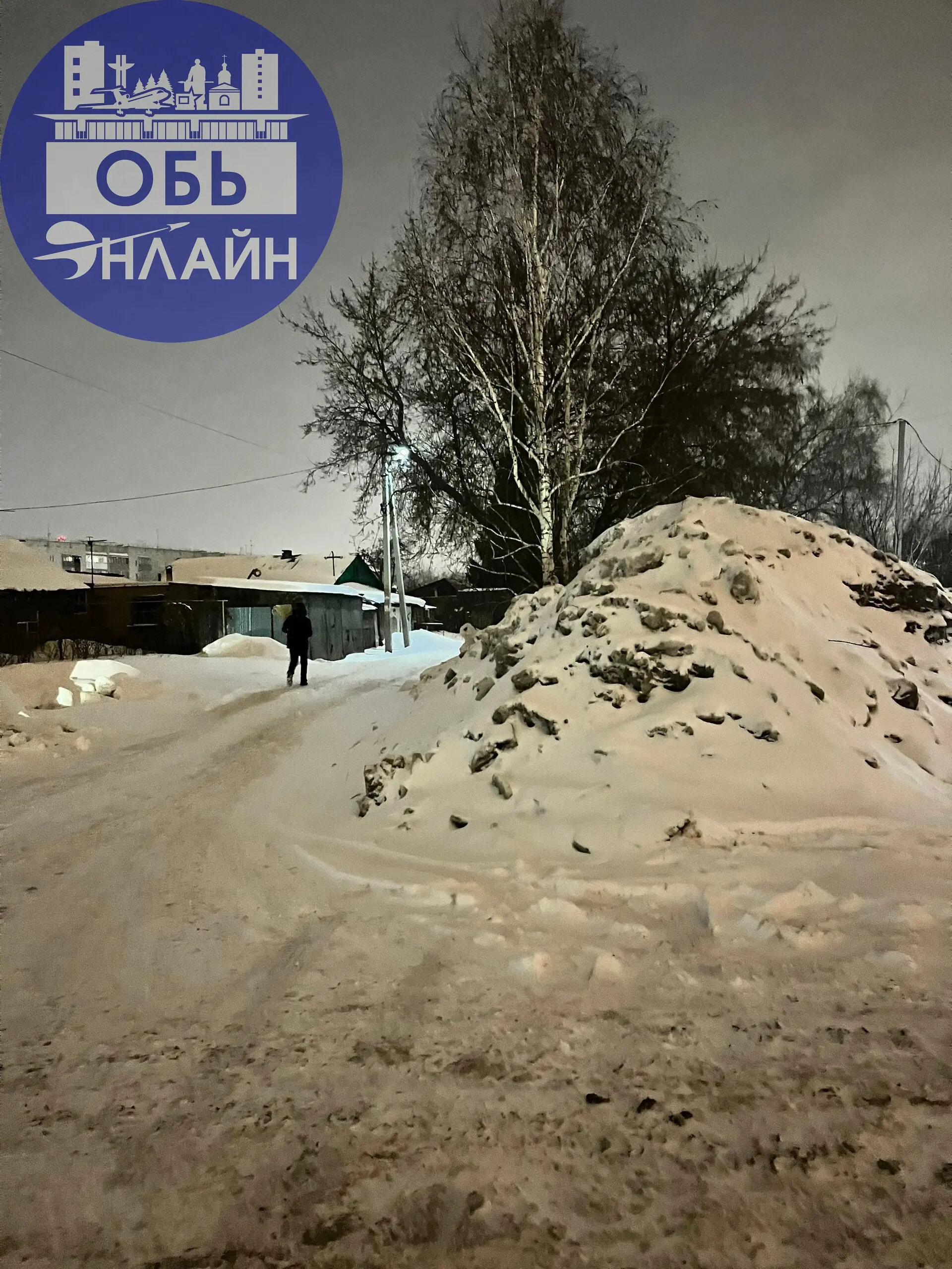 ↗ Здравствуйте! Подскажите пожалуйста а это все добро кто будет убирать ? Первые два фото по улице Рабочая где детская площадка. Сейчас это все начнет таять пойдет в огород | Сетка — социальная сеть от hh.ru