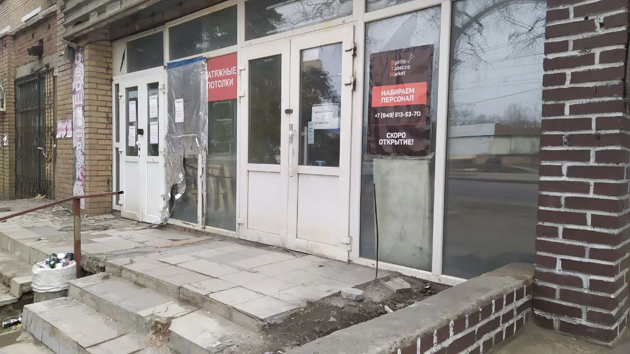 Нам пишут:
Взяли убрали два магазина на 3,5 в Макеевке овощной и строительный.
будет водочно сигаретный судя по вывеске и нахрен он нам нужен,пусть народ спивается . | Сетка — социальная сеть от hh.ru