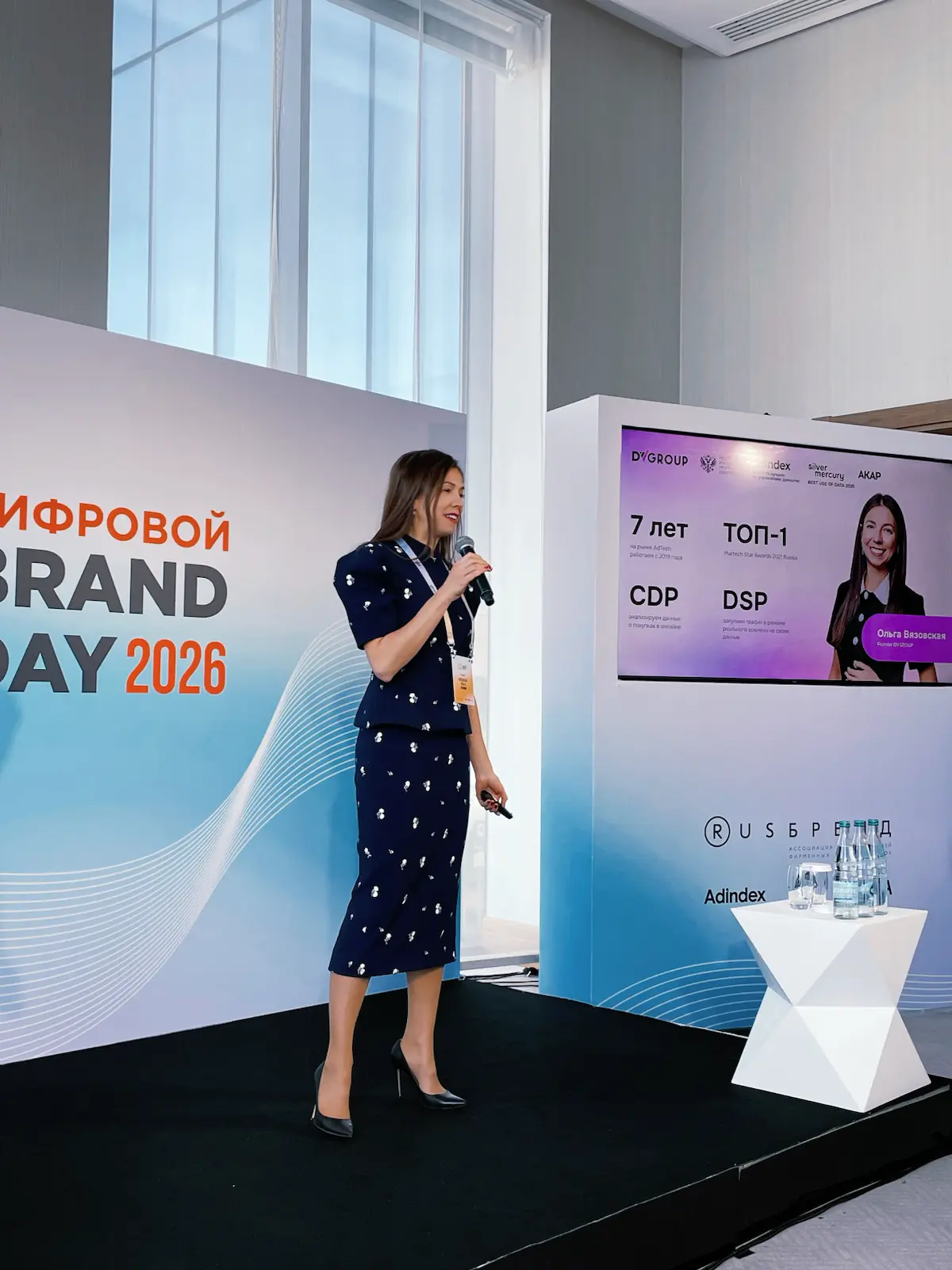Заметки с Brand Day 2026. Наши хайлайты с секции Рекламный Tech
Основательница DV Оля Вязовская на сцене рассказывает про то, как мы находим аудитории, которые реально покупают, а не просто кликают | Сетка — социальная сеть от hh.ru
