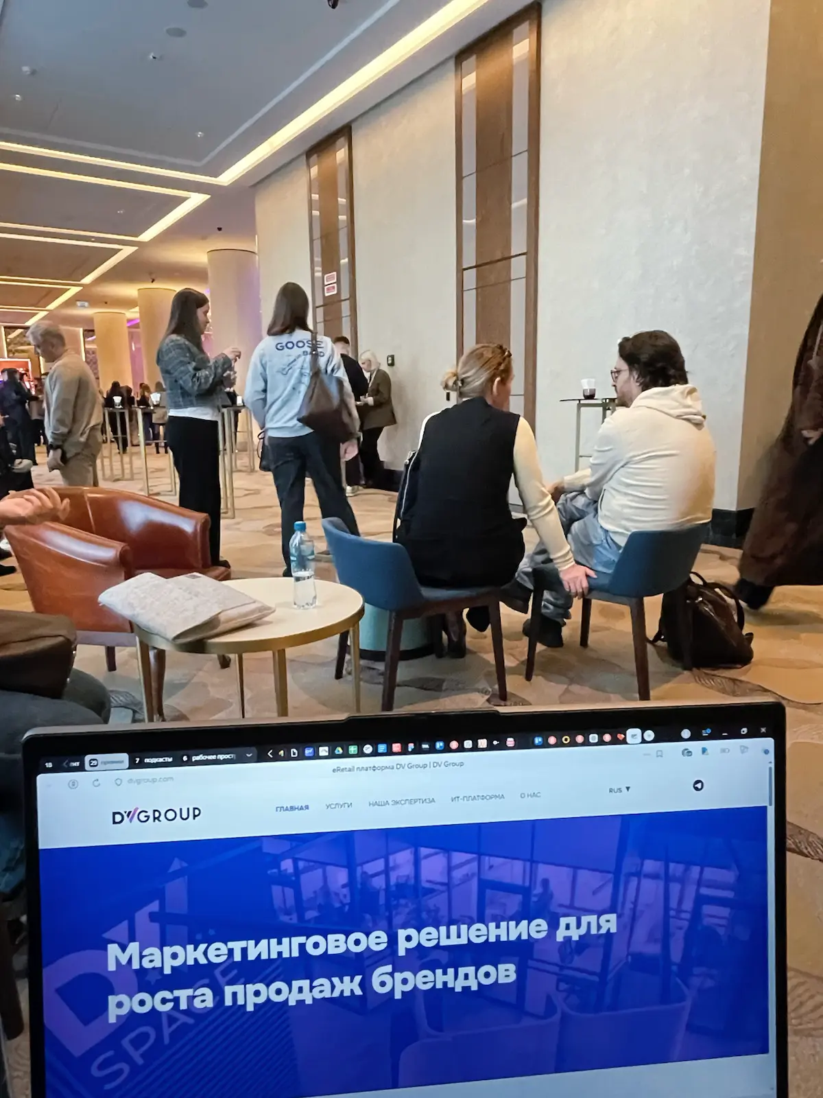 Заметки с Brand Day 2026. Наши хайлайты с секции Рекламный Tech
Основательница DV Оля Вязовская на сцене рассказывает про то, как мы находим аудитории, которые реально покупают, а не просто кликают | Сетка — социальная сеть от hh.ru