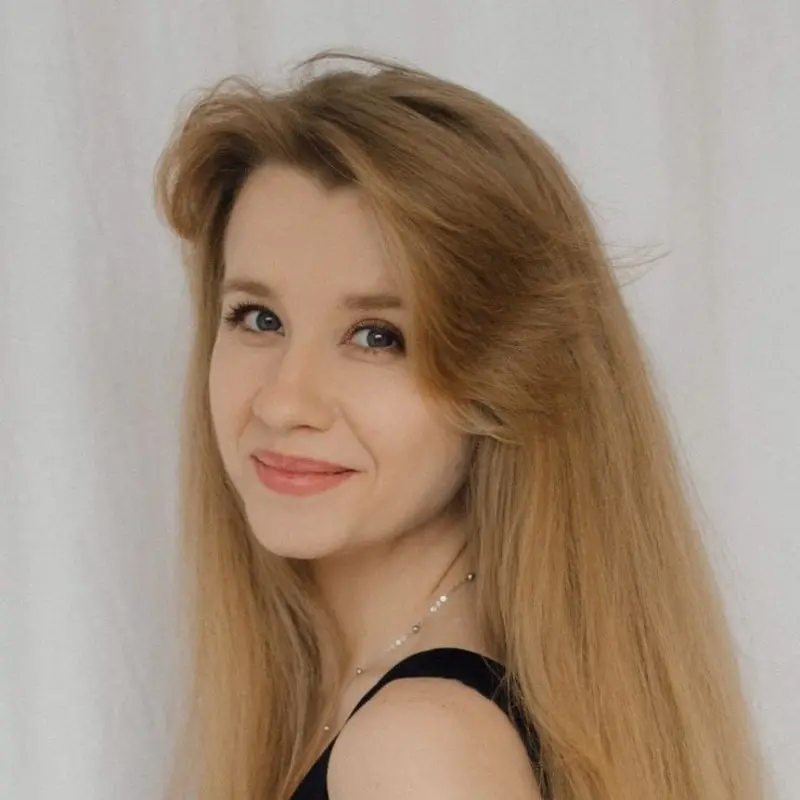 Алёна Овчинникова