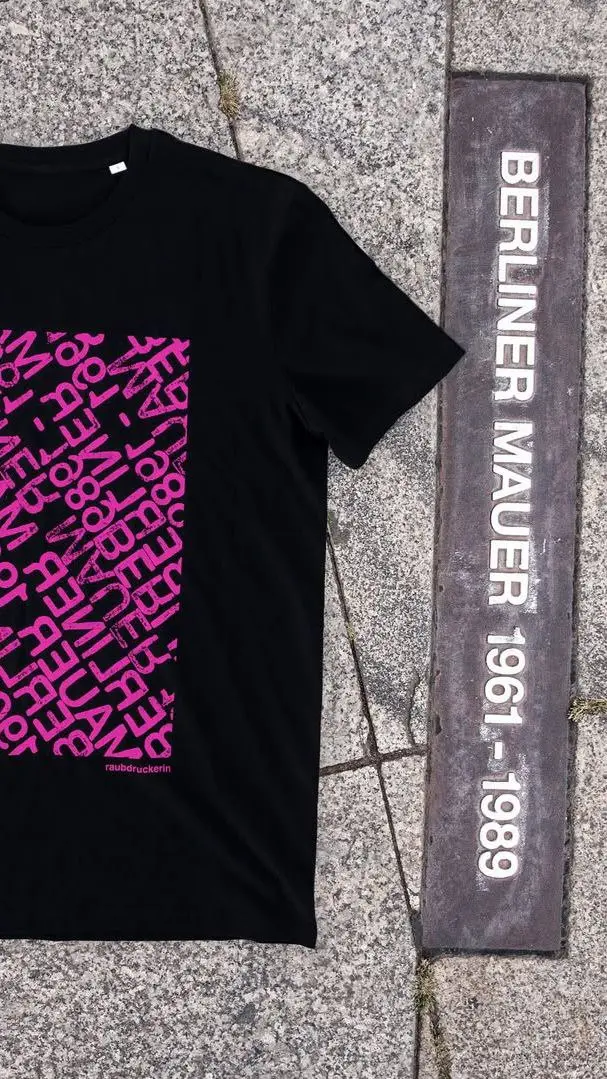 Если сувениры с символикой города, то только такие
Совсем недавно в рамках консультации обсуждали, что при желании сделать визуальную привязку к городу в дизайне упаковки не стоит брать какие-то типич... | Сетка — социальная сеть от hh.ru