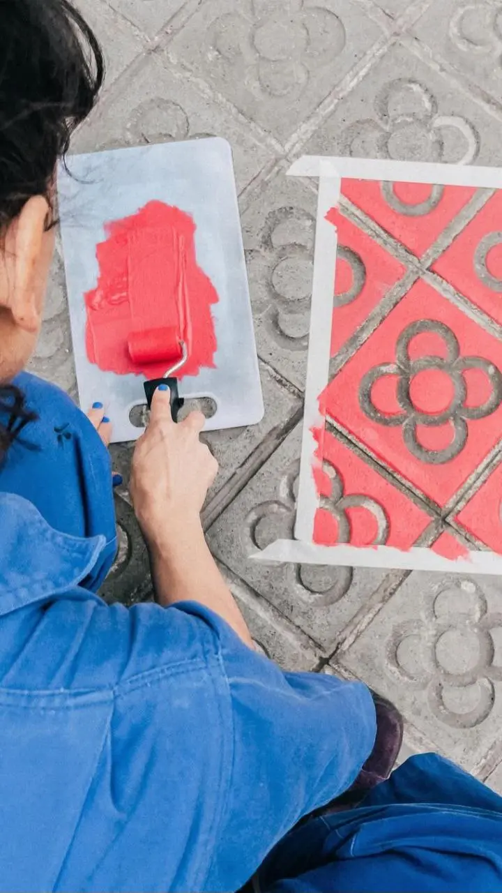 Если сувениры с символикой города, то только такие
Совсем недавно в рамках консультации обсуждали, что при желании сделать визуальную привязку к городу в дизайне упаковки не стоит брать какие-то типич... | Сетка — социальная сеть от hh.ru