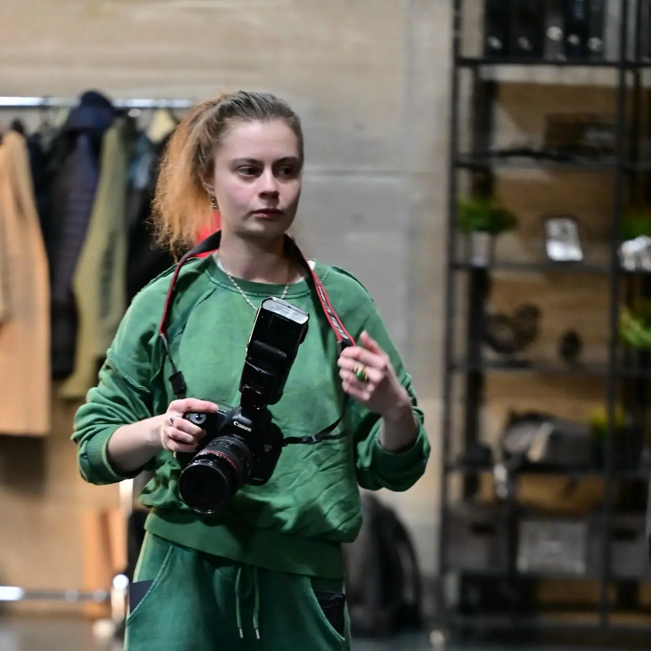 А Вы знаете, кто всегда остаётся за кадром? Те, кто эти кадры создаёт! Но у нас в артЭПИЦЕНТРе все люди Искусства в эпицентре внимания - в кадре фотограф-репортёр Ольга Сысоева, фотограф высоты Георги... | Сетка — социальная сеть от hh.ru