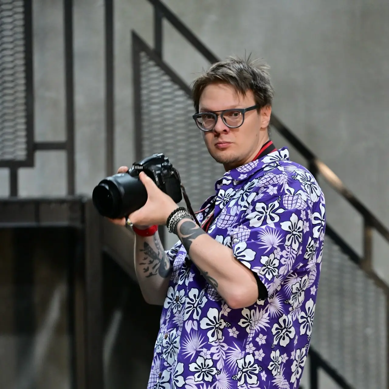 А Вы знаете, кто всегда остаётся за кадром? Те, кто эти кадры создаёт! Но у нас в артЭПИЦЕНТРе все люди Искусства в эпицентре внимания - в кадре фотограф-репортёр Ольга Сысоева, фотограф высоты Георги... | Сетка — социальная сеть от hh.ru