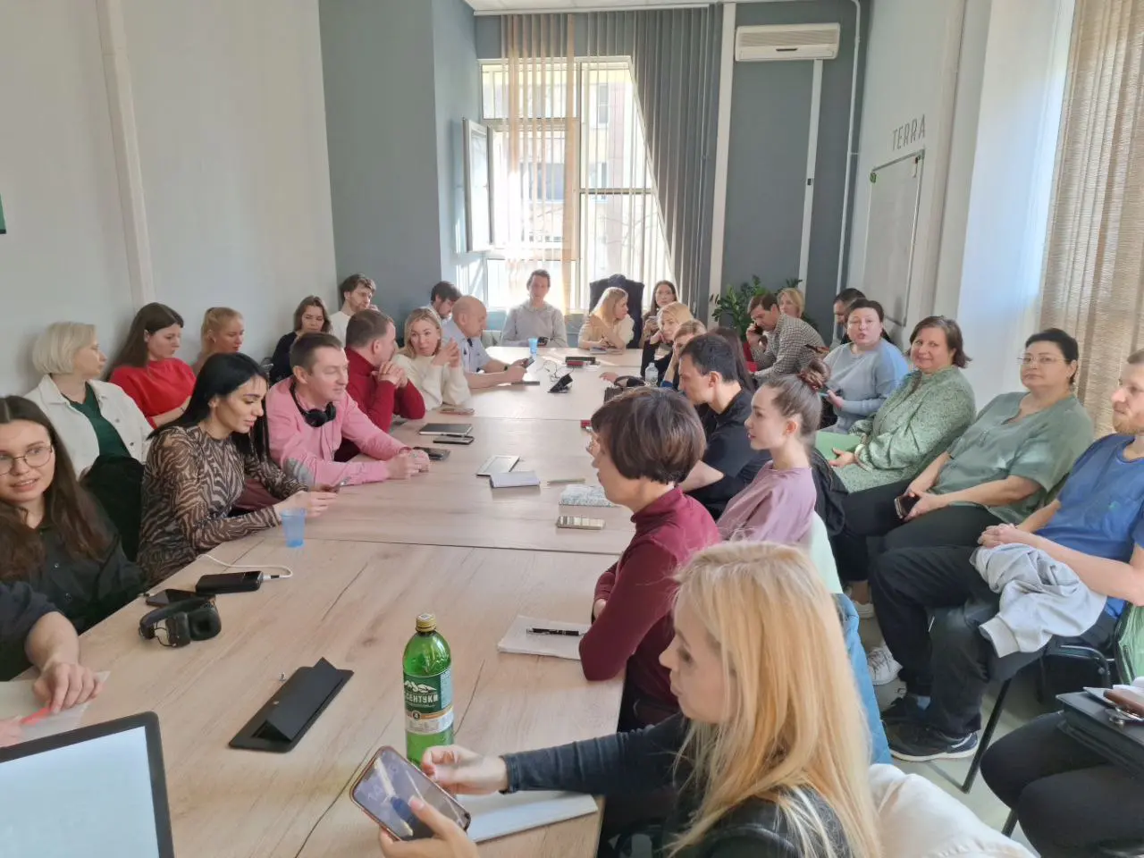 Второе занятие в Школе подготовки коммерческих брокеров! 🎉
Атмосфера была просто огонь: полный зал мотивированных участников, мощный поток энергии и интересный, насыщенный контент! Всего второе заняти... | Сетка — социальная сеть от hh.ru