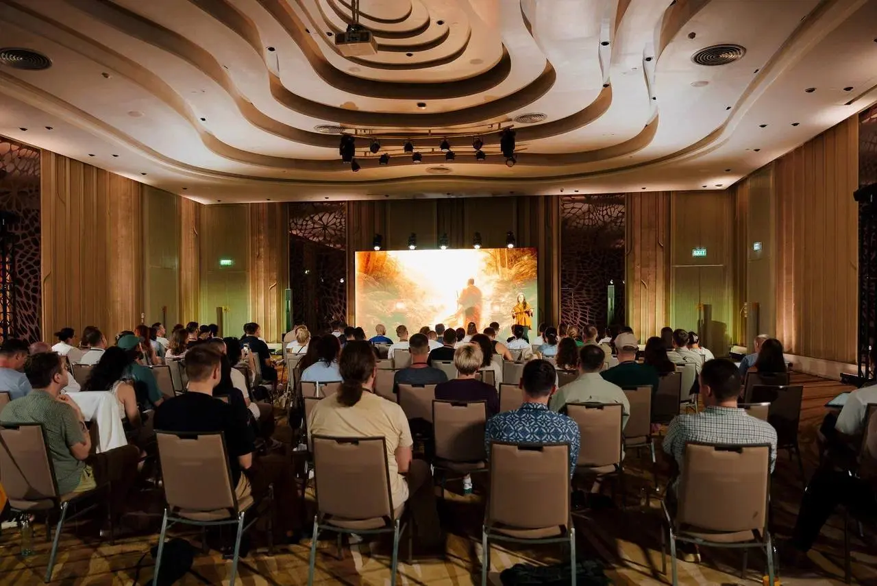 💸 Главные тренды рынка с закрытой конференции Яндекс
Недавно прошло масштабное мероприятие для агентств-партнеров Яндекса. Четыре дня плотной программы, живые обсуждения и десятки инсайтов | Сетка — социальная сеть от hh.ru