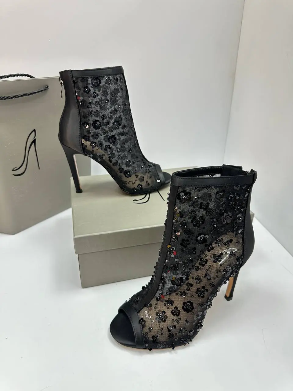 ▪️В наличии 36-40 размеры
▪️Цена 8.500₽
▪️Доставка-примерка по Москве
▪️ @byMarybelle
▪️Отправка в регионы ✈️ в этот же день | Сетка — социальная сеть от hh.ru