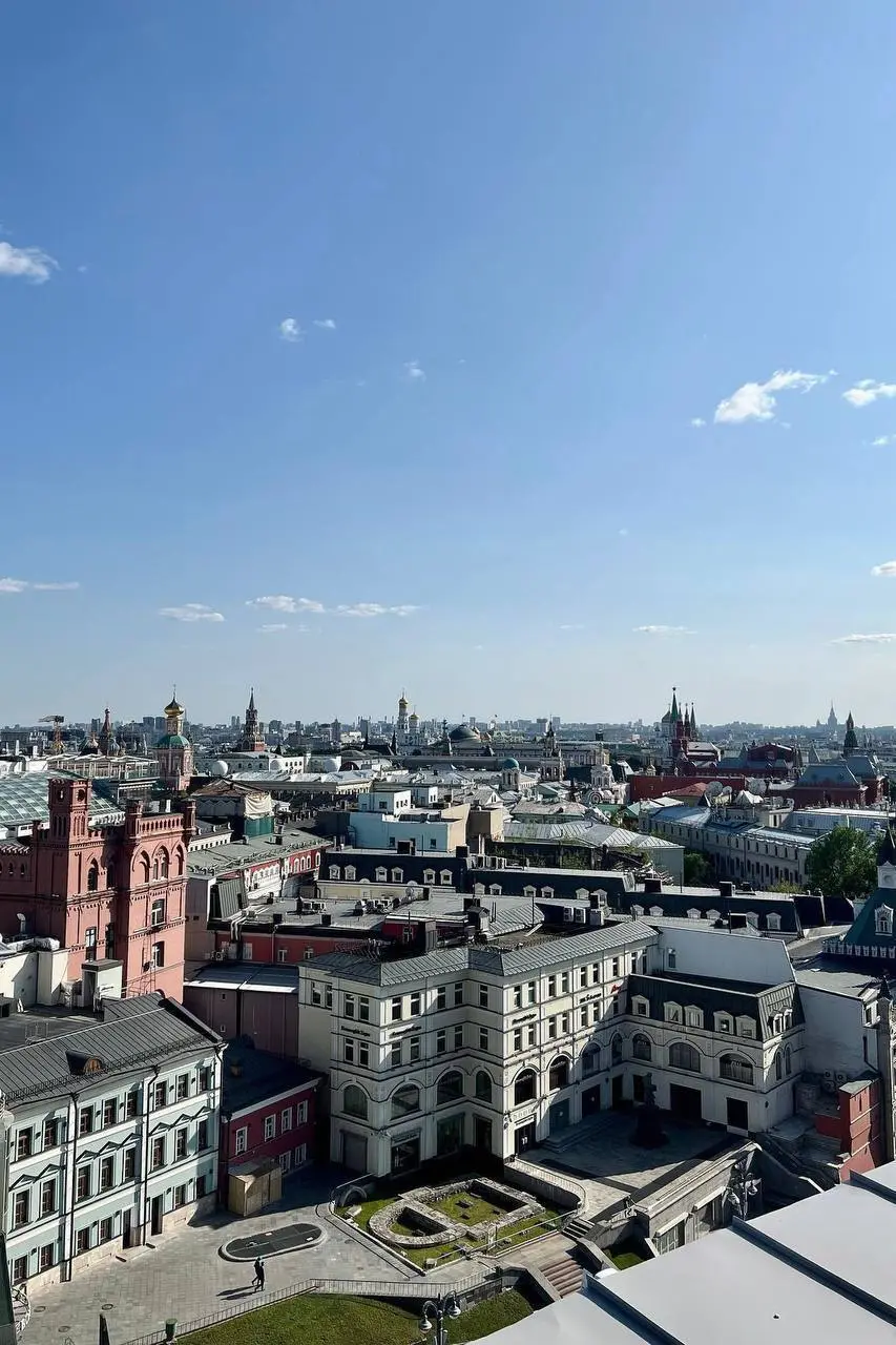 😍Крыша ЦДМ — смотровая площадка с роскошным видом на Москву
▫️Вход через «Музей детства» | Сетка — социальная сеть от hh.ru