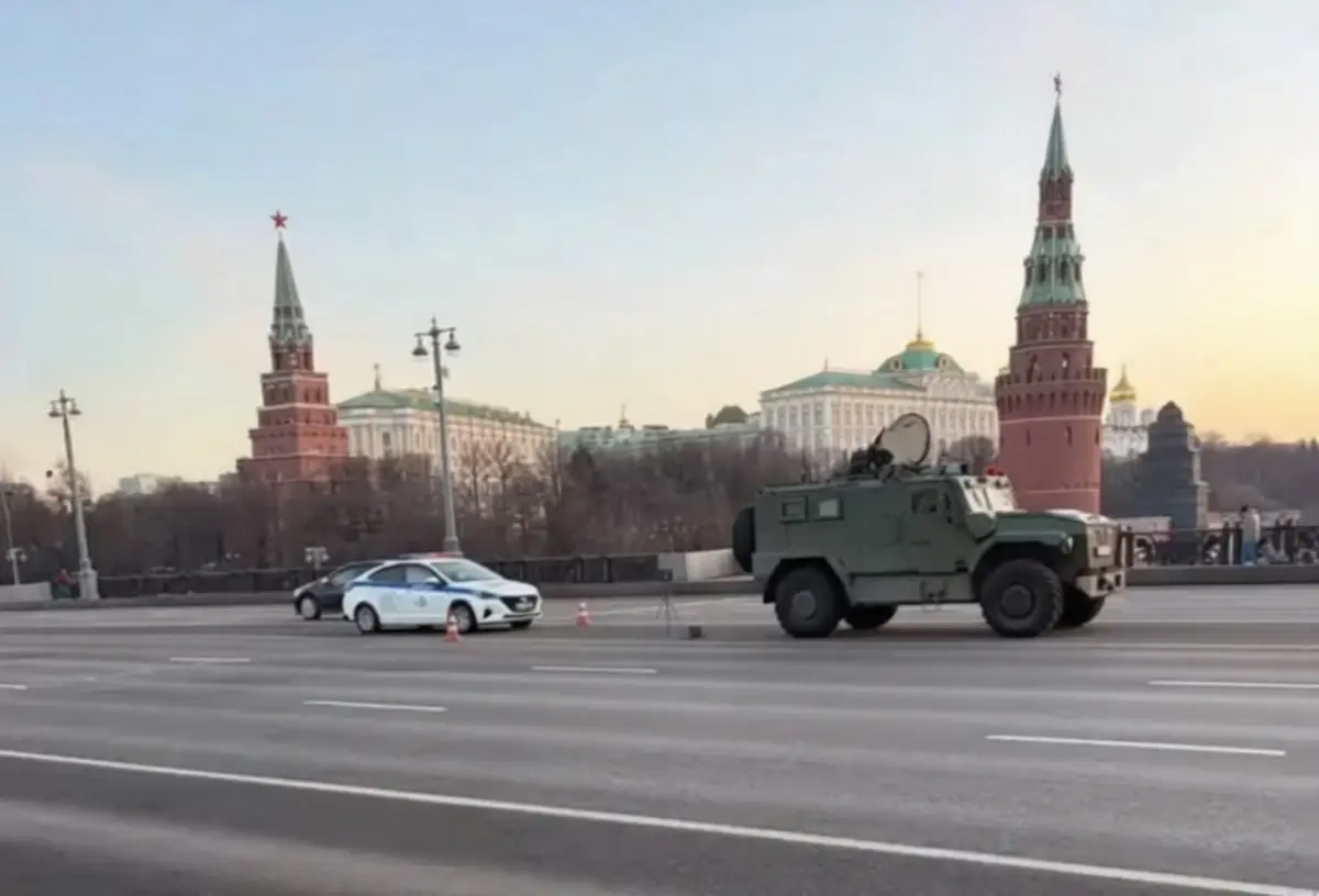 Москва. У стен Кремля и на Мавзолее появились мобильные огневые группы | Сетка — социальная сеть от hh.ru