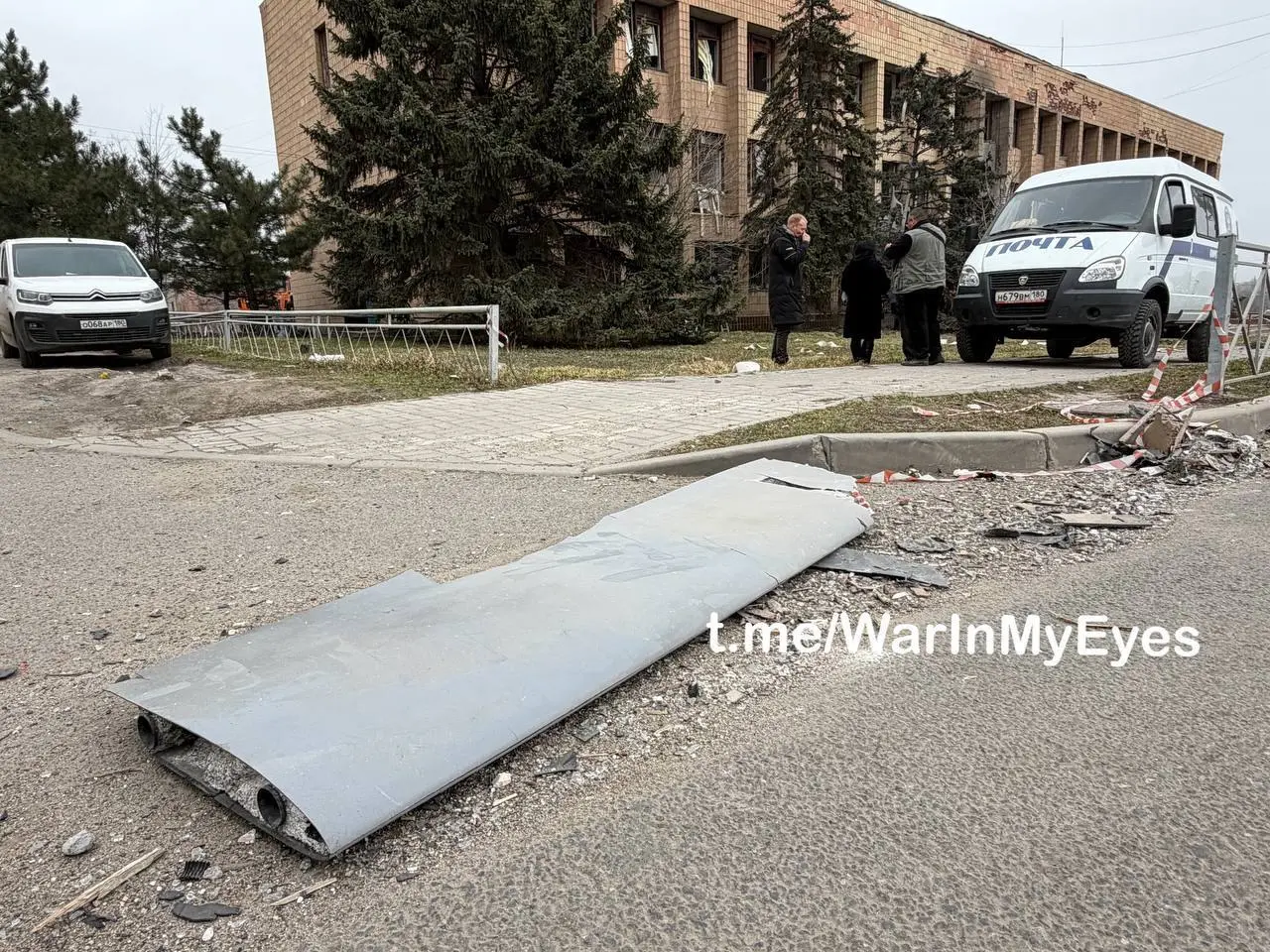 Последствия прилета двух ударных БПЛА самолетного типа по зданию Почты Донбасса в пгт. Мангуш сегодня ночью | Сетка — социальная сеть от hh.ru