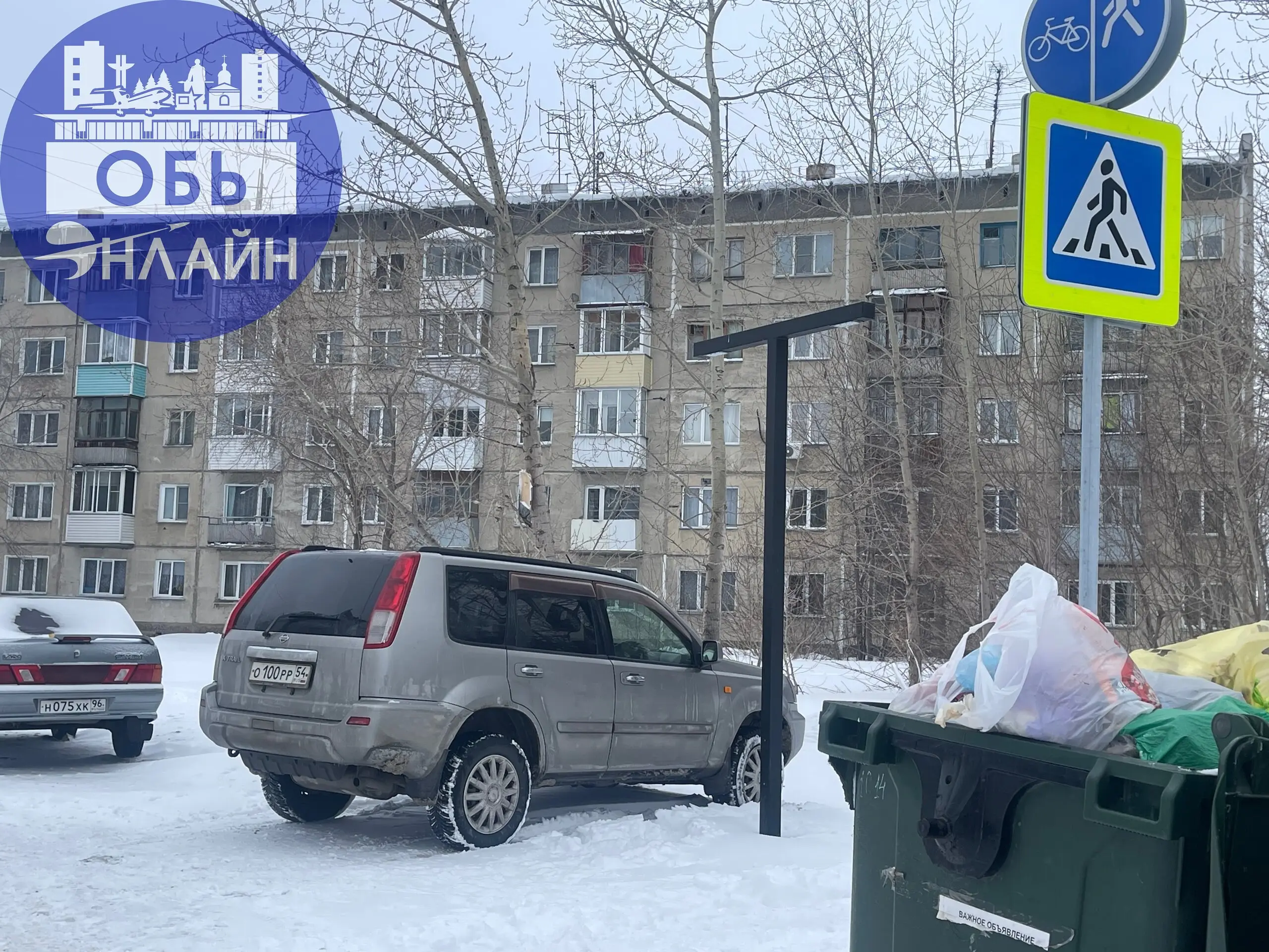 ↗ Ферзь на старом Ниссан Экстрейле не придумал ничего лучше чем припарковать свое корыто на велосипедно-пешеходной зоне. И сделал это принципиально под знаком. Госномер о100рр54 | Сетка — социальная сеть от hh.ru