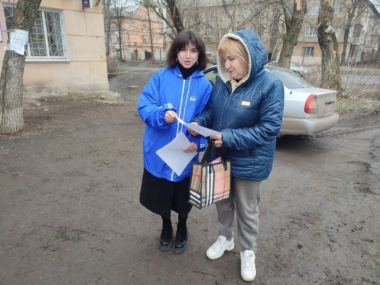 Сегодня, 17 марта 2026 года, активисты района с целью популяризации Проекта вручили жителям Кировского района ознакомительные листовки по проекту "Управдом" для ознакомления с целями и задачами.
P.S | Сетка — социальная сеть от hh.ru