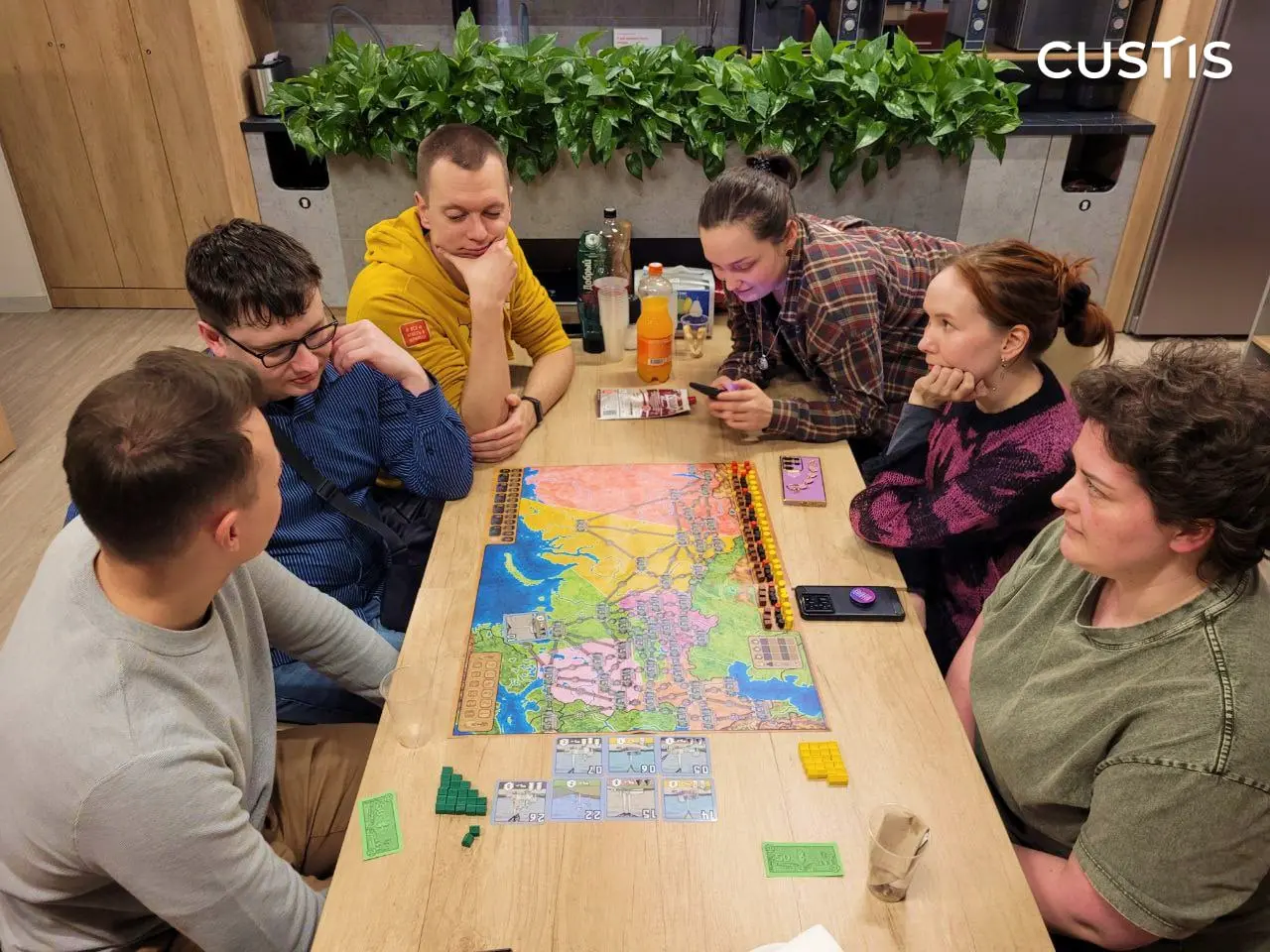 Инженеры тоже играют 🎲
На прошлой неделе в CUSTIS прошёл вечер инженерных настольных игр — одно из событий нашей «Инженерной весны» | Сетка — социальная сеть от hh.ru