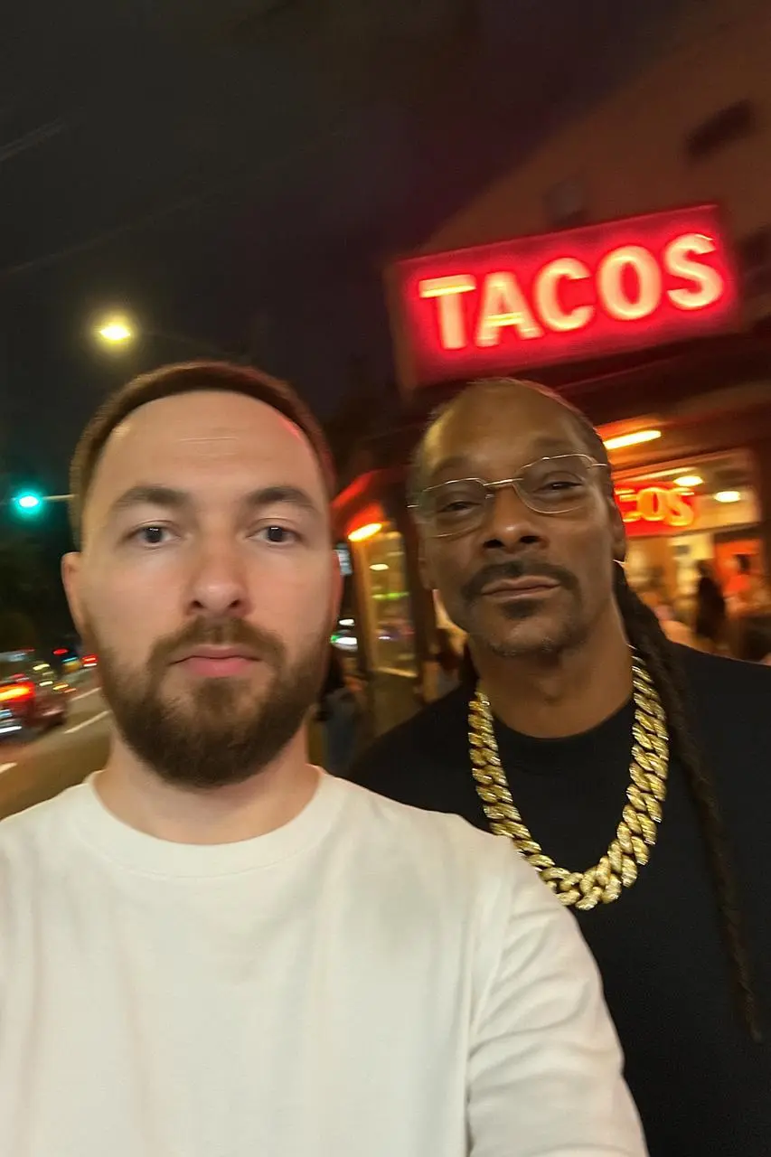 💬 Пост-знакомство
Меня зовут Григорий. 8+ лет в digital-маркетинге (ex-Skillbox, GeekBrains).
Учился на юриста, но стал маркетологом. Ни разу не пожалел | Сетка — социальная сеть от hh.ru