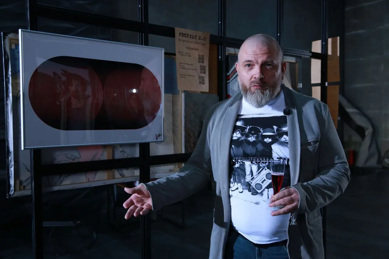 Где художник может оказаться в эпицентре внимания? Где он может сам рассказать о своей работе? Где зрители могут задать вопрос и получить ответ от автора? Здесь | Сетка — социальная сеть от hh.ru