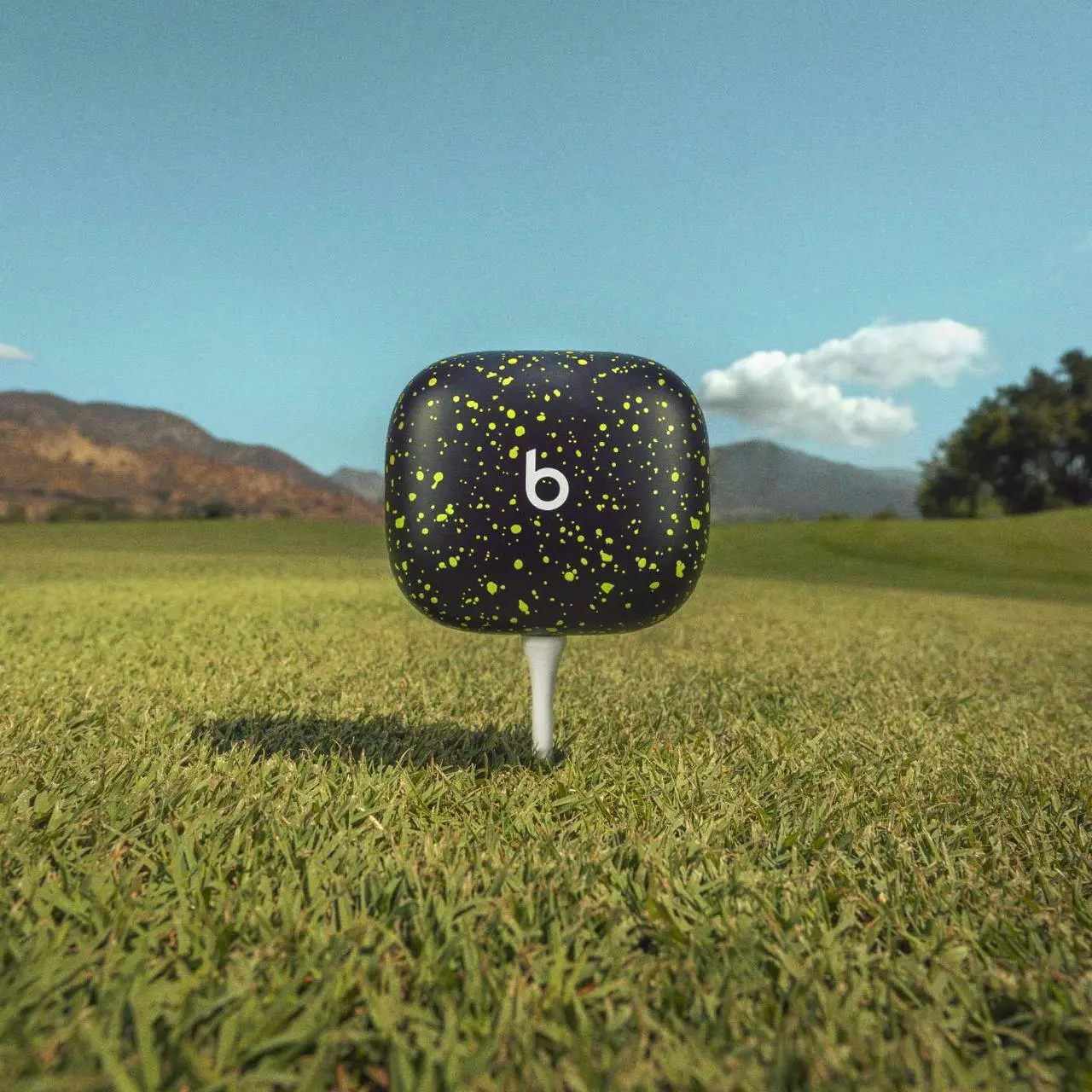 beats представили наушники Powerbeats Pro 2 Nike Special Edition
Наушники имеют два логотипа: Nike – на правом наушнике, и beats – на левом наушнике. В остальном это обычные Powerbeats Pro 2 | Сетка — социальная сеть от hh.ru
