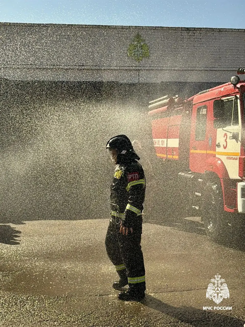 👨‍🚒 Смыли всю копоть и сажу – в Изобильном проводили на заслуженный отдых начальника 3-й пожарно-спасательной части
Дмитрий Азаров отдал службе в МЧС России 20 лет | Сетка — социальная сеть от hh.ru