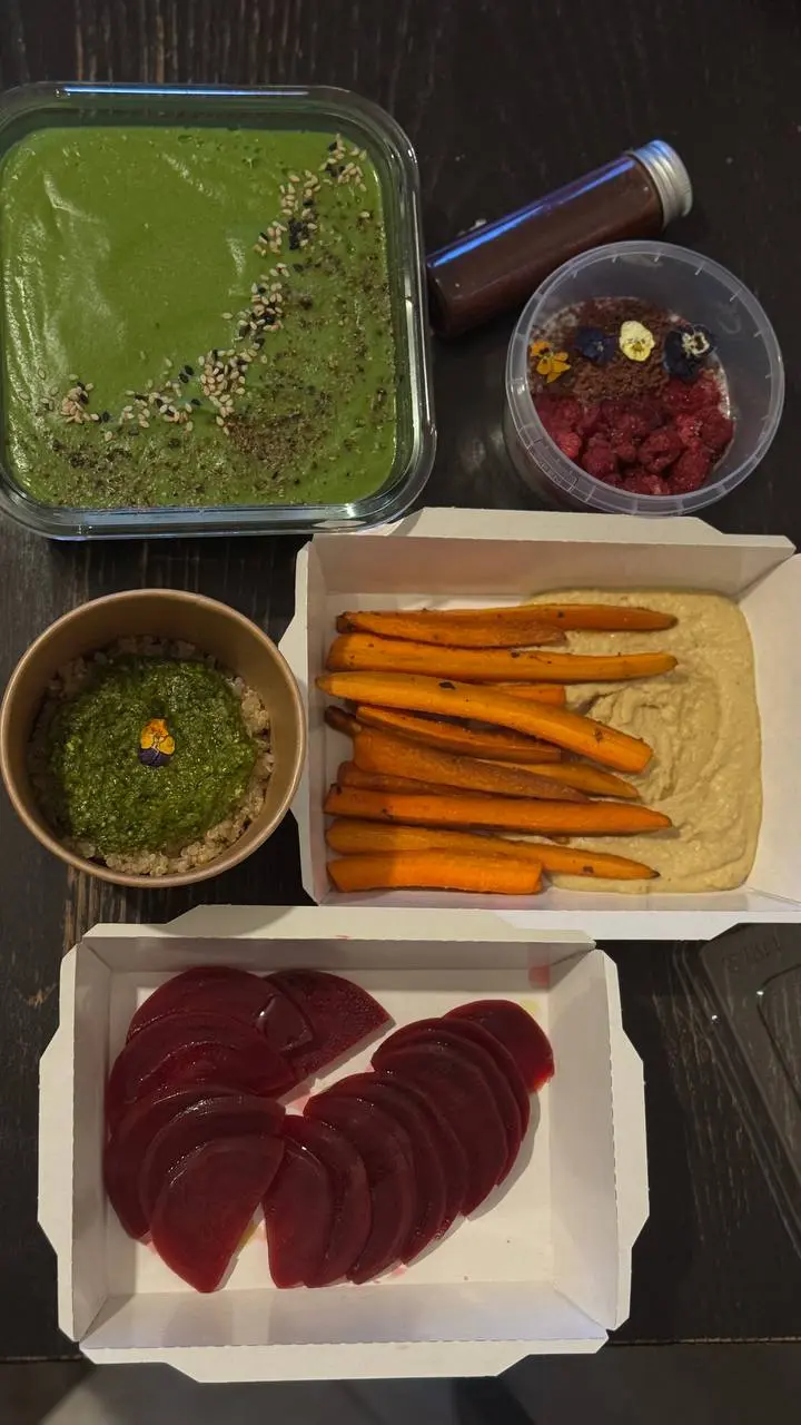 Мы с моим чудо-женщинами сегодня начали FMD-протокол 🪄и это наши блюда на первый день 😏
А я, как говорит муж, я снова тащу еду из дома 🤣**
Для вас приготовила мой самый любименький рецепт, как обогати... | Сетка — социальная сеть от hh.ru