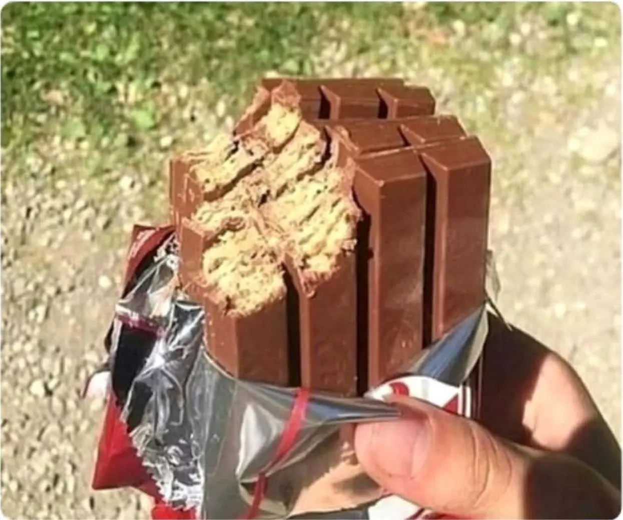 Стратеги устроили себе паузу, едят Kitkat
#ыыыбл | Сетка — социальная сеть от hh.ru