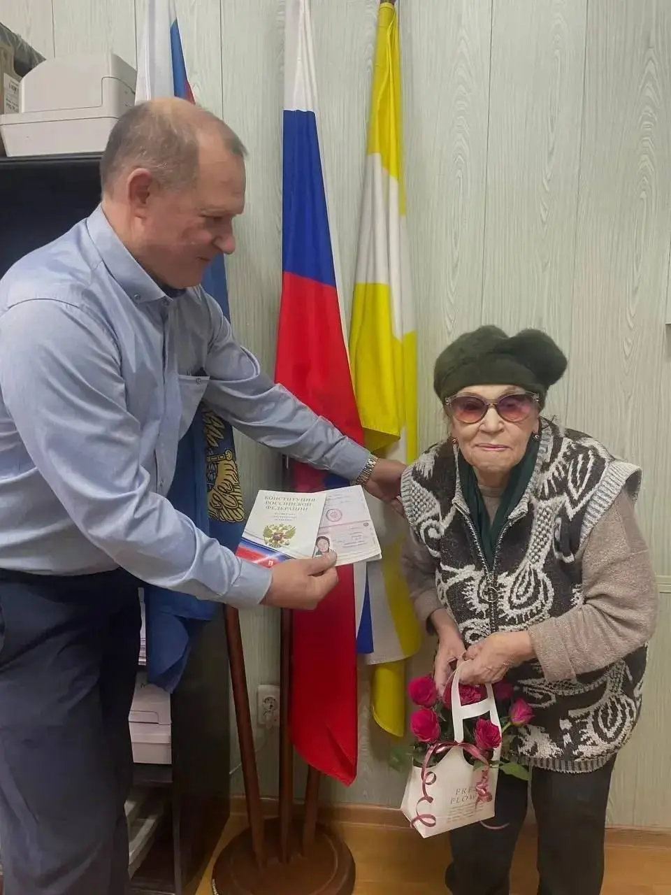 💯 На Ставрополье 100-летняя женщина получила российский паспорт и вернулась на родину
Она родилась в России, но много лет прожила в Армении | Сетка — социальная сеть от hh.ru