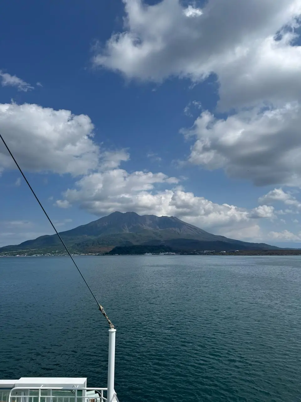 🇯🇵Кагосима
Не только синкансенами едины, на юг Японии можно добраться многими способами: паром, самолёт, электрички, скоростные поезда | Сетка — социальная сеть от hh.ru