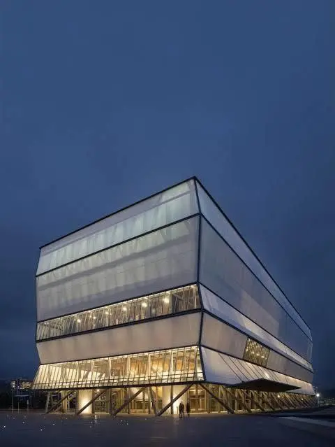 Чилийский архитектор Smiljan Radić в этом году получил Pritzker Prize.
Проекты на границе архитектуры и искусства | Сетка — социальная сеть от hh.ru