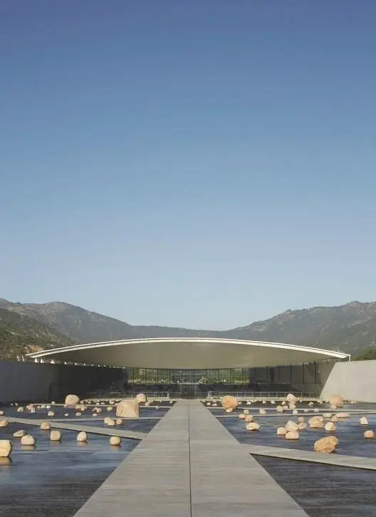 Чилийский архитектор Smiljan Radić в этом году получил Pritzker Prize.
Проекты на границе архитектуры и искусства | Сетка — социальная сеть от hh.ru