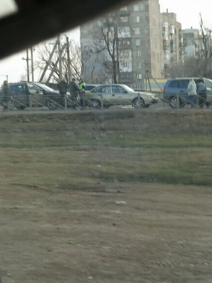 ДТП на 16-ти этажке в Шахтерске
Собрали "паровозик", пишут местном в чате | Сетка — социальная сеть от hh.ru