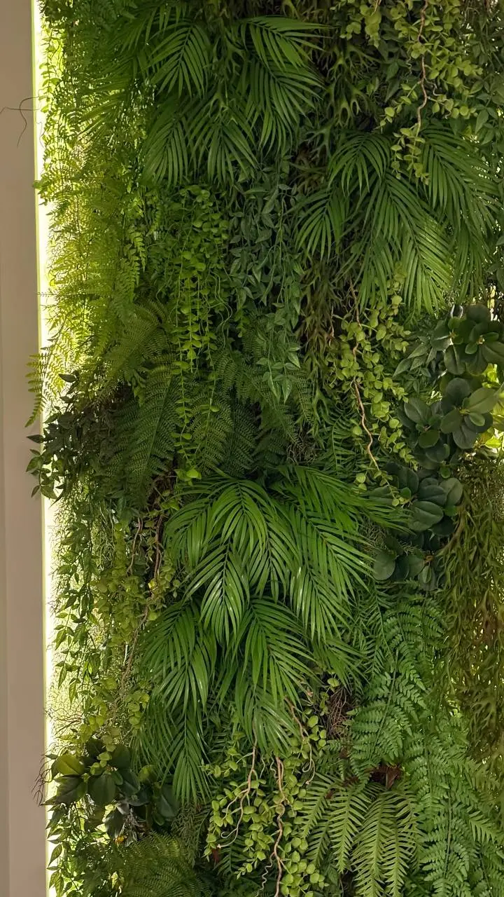 🌿Идеальный интерьер без ухода: всё о фитостенах из искусственных растений🌿
Мечтаете о зелёном уголке в квартире, но боитесь, что цветы засохнут, а на уход нет времени?
Решение есть — фитостены из иску... | Сетка — социальная сеть от hh.ru
