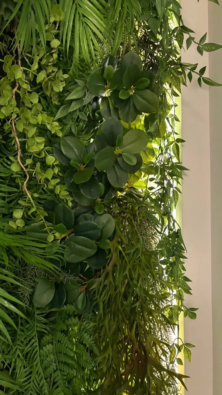 🌿Идеальный интерьер без ухода: всё о фитостенах из искусственных растений🌿
Мечтаете о зелёном уголке в квартире, но боитесь, что цветы засохнут, а на уход нет времени?
Решение есть — фитостены из иску... | Сетка — социальная сеть от hh.ru
