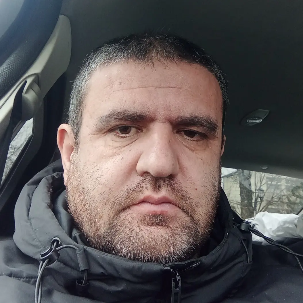 Алим Хут