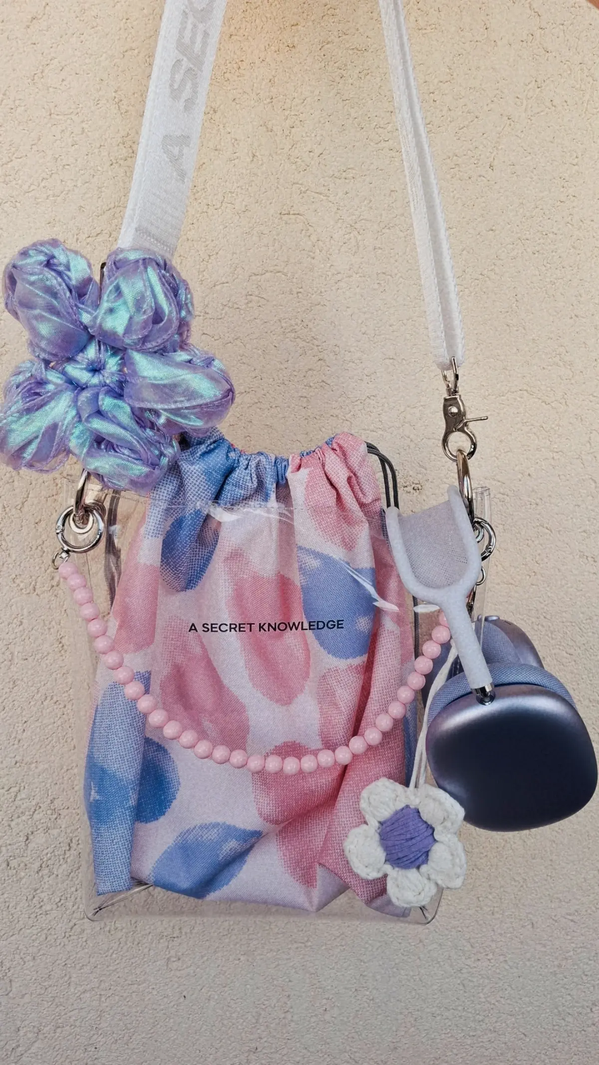 Смотрите, какую красоту сделали мои коллеги в коллабе с ASK 💜 не удержалась и купила себе) и уже закастомила цветочками собственного вязания | Сетка — социальная сеть от hh.ru