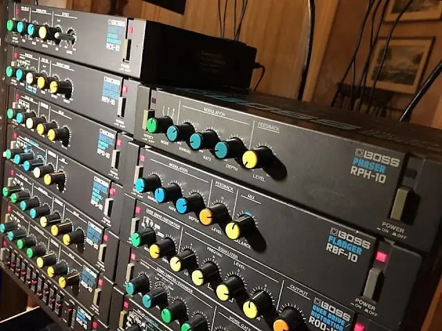 🎛 А ещё Джулио Зауза, разработчик VirtualJV, взялся за создание эмуляций балдёжной серии эффектов Boss Micro Rack из середины 80-х | Сетка — социальная сеть от hh.ru