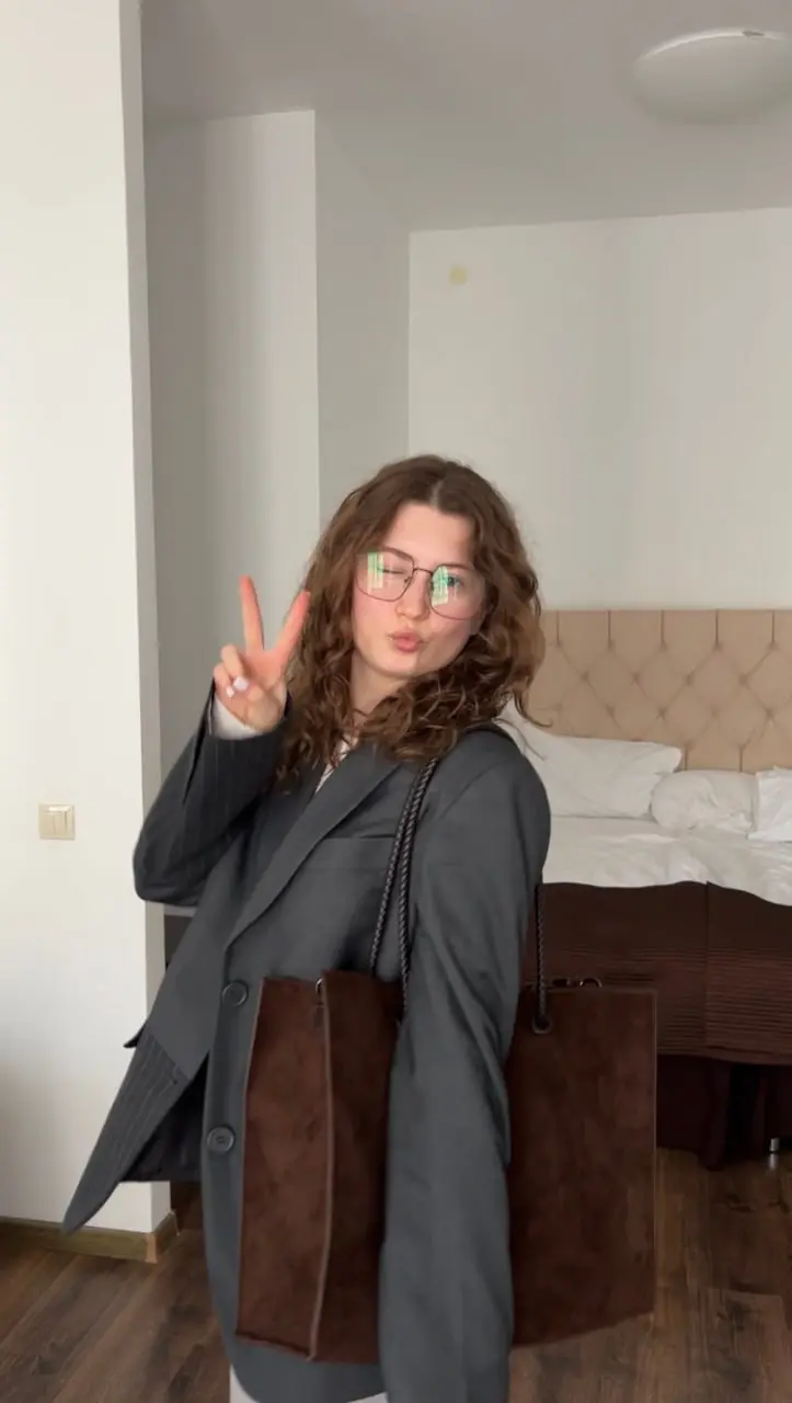 так так так
я тут ездила преподавать в Сириус... сейчас уже в Самаре в командировке... | Сетка — социальная сеть от hh.ru
