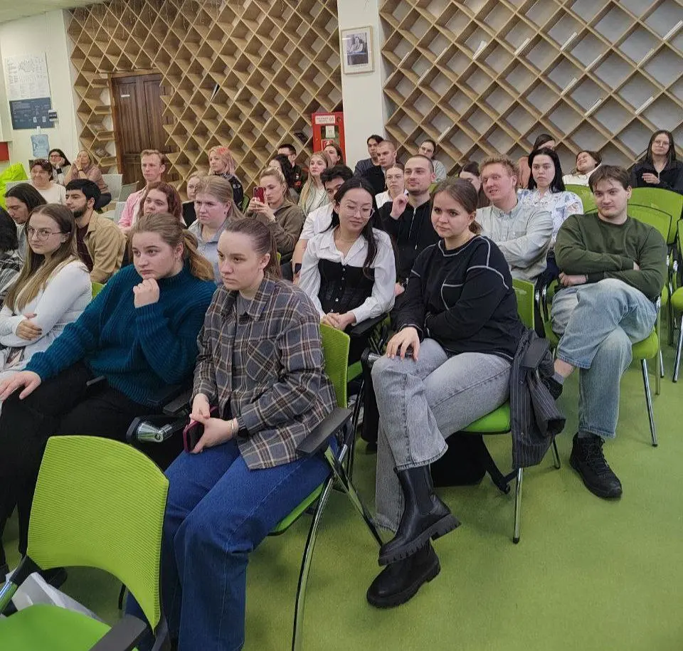 Знакомим будущих коллег с «Сибирским Гурманом»: итоги Дня карьеры в Университете биотехнологий 🌾
18 марта мы побывали в Университете биотехнологий | Сетка — социальная сеть от hh.ru