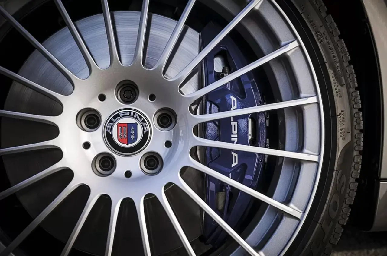 BMW ALPINA – ультрапремиум от баварцев
#дизайнобл
Стартуем в дизайн-пятницу на страницах кртбл/брендинг медиа/
BMW окончательно превращает Alpina в свой самый роскошный суббренд, чтобы навязать прямую... | Сетка — социальная сеть от hh.ru