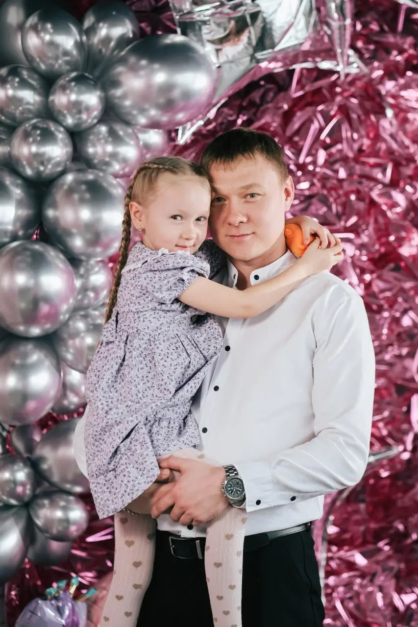 Нет, это не модели. Это наши коллеги 😍
На 8 Марта мужчины из нашей управляющей компании подарили девушкам фотосессию (да-да, прям в офисе) | Сетка — социальная сеть от hh.ru