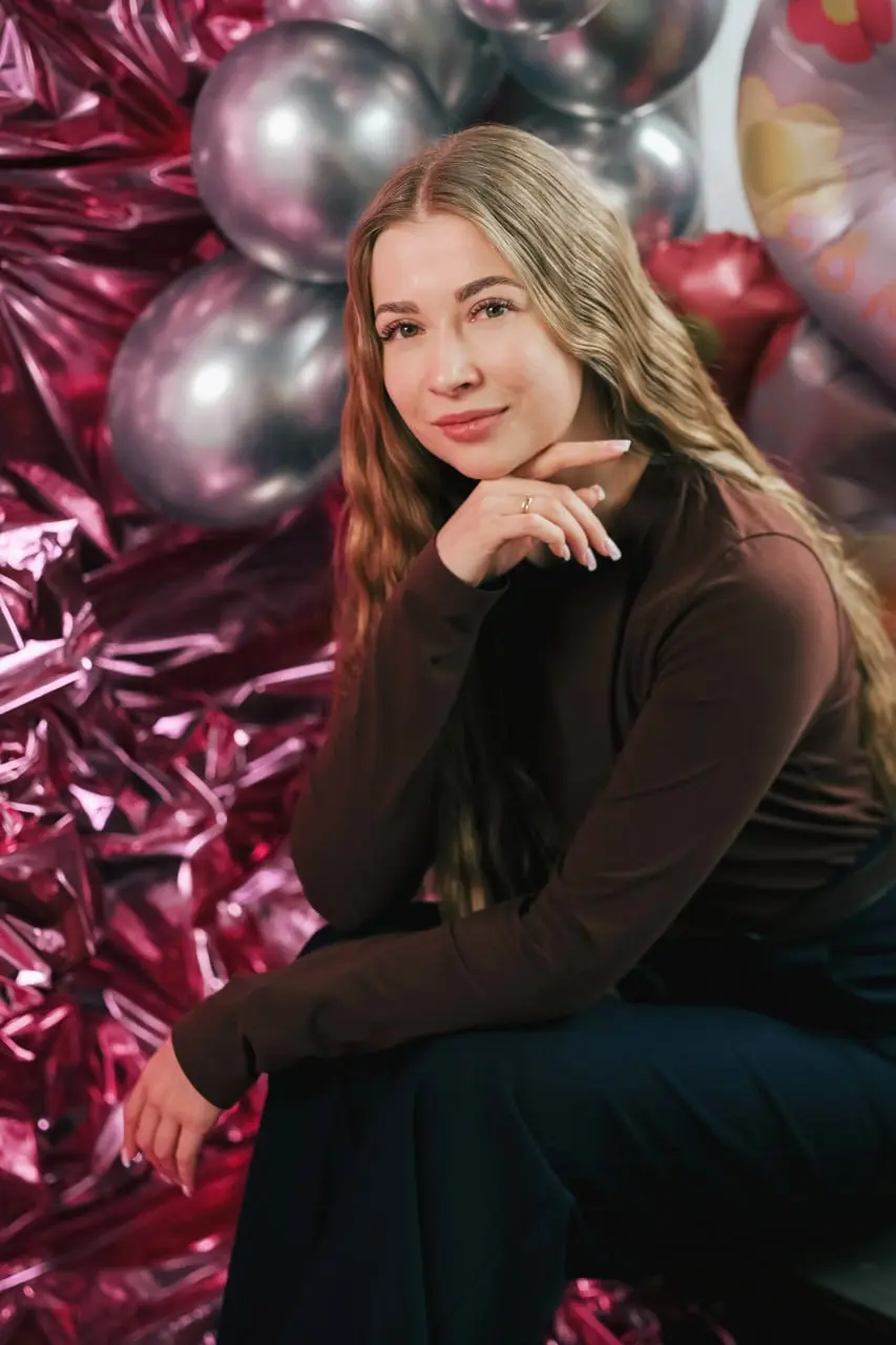 Нет, это не модели. Это наши коллеги 😍
На 8 Марта мужчины из нашей управляющей компании подарили девушкам фотосессию (да-да, прям в офисе) | Сетка — социальная сеть от hh.ru