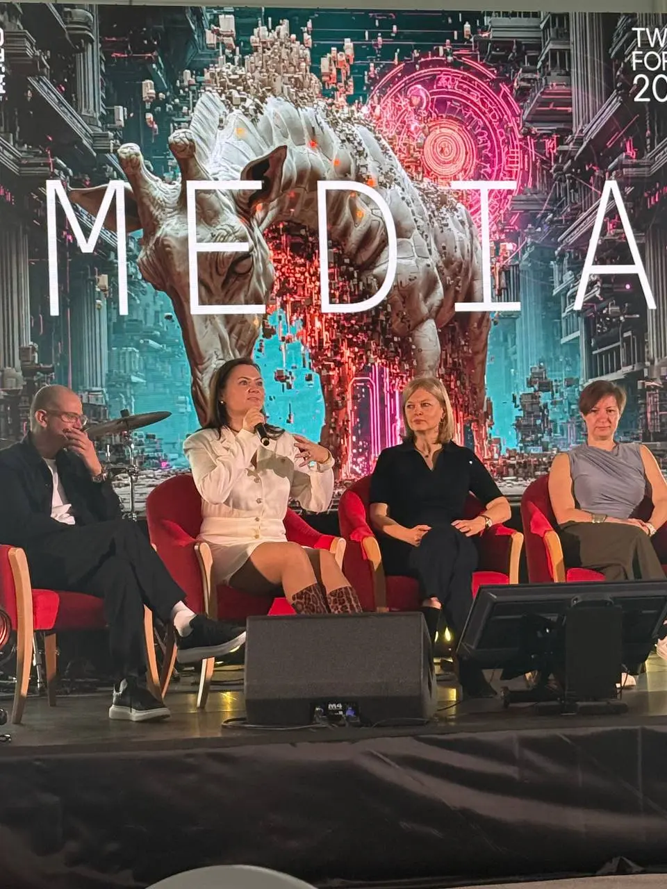 Все агентства группы TWIGA поделены всего на два блока - Media и Experience, а вот IT вынесли за контур коммуникационной группы. | Сетка — социальная сеть от hh.ru