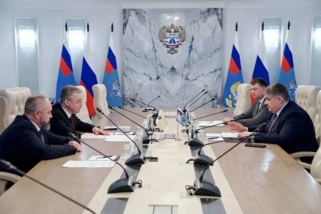 🛣 Более 30 км федеральных дорог Ставрополья станут четырехполосными к концу 2026 года
Масштабные планы по развитию дорожной сети региона обсудили губернатор Владимир Владимиров и глава Росавтодора Ром... | Сетка — социальная сеть от hh.ru