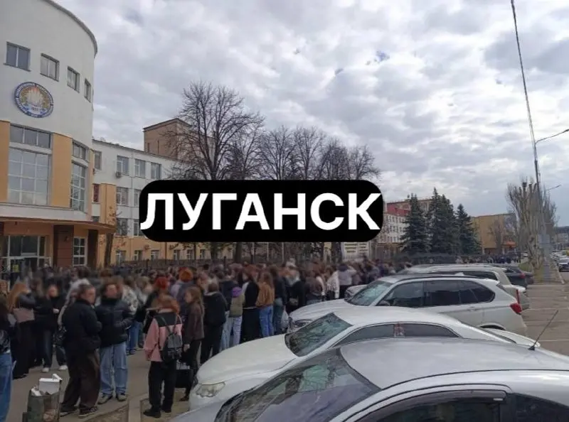 Сообщаю, что в Луганске также эвакуируют ВУЗы | Сетка — социальная сеть от hh.ru