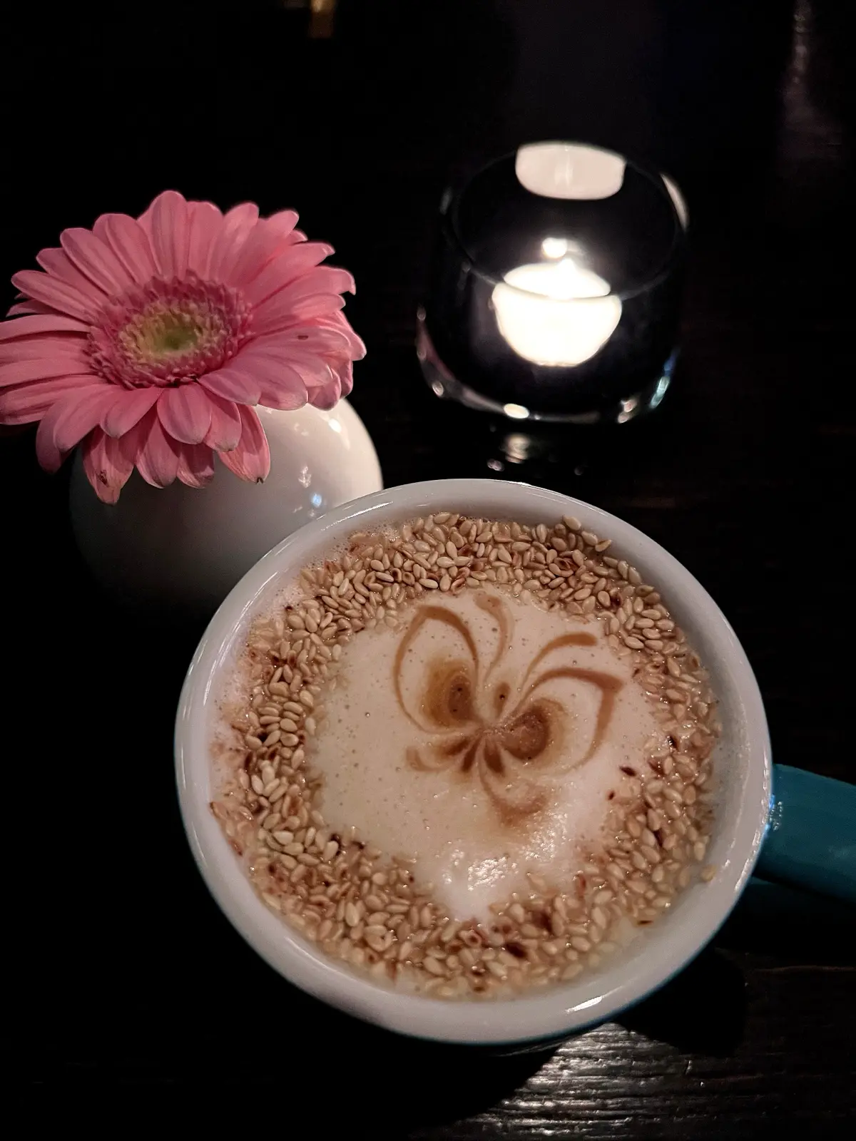 Жизнь слишком коротка, чтобы тратить её на тревогу!
А для чего вообще нужна тревога?
На первый взгляд — только мешает: сердце колотится, мысли путаются… Но у неё есть и другая сторона — та, что когда‑... | Сетка — социальная сеть от hh.ru