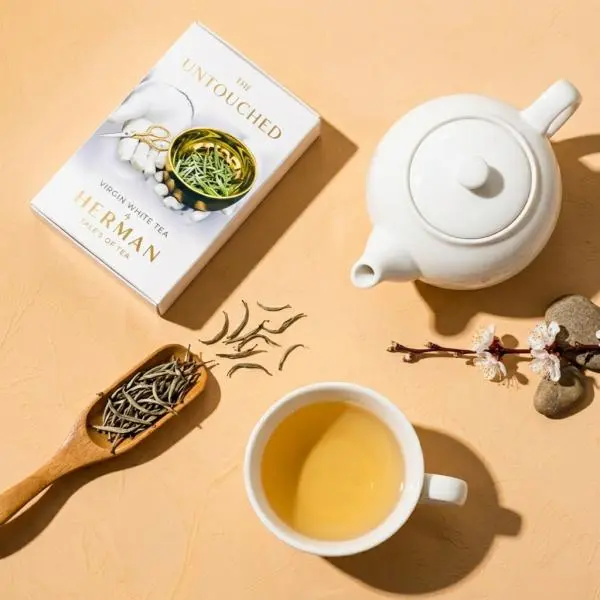 Наткнулся в очередной раз на ланкийский проект Herman Tea, который торгует чаем в коробках, похожих то ли на книги, то ли на коробки с дисками. И флагманским чаем которого является Virgin White Tea | Сетка — социальная сеть от hh.ru