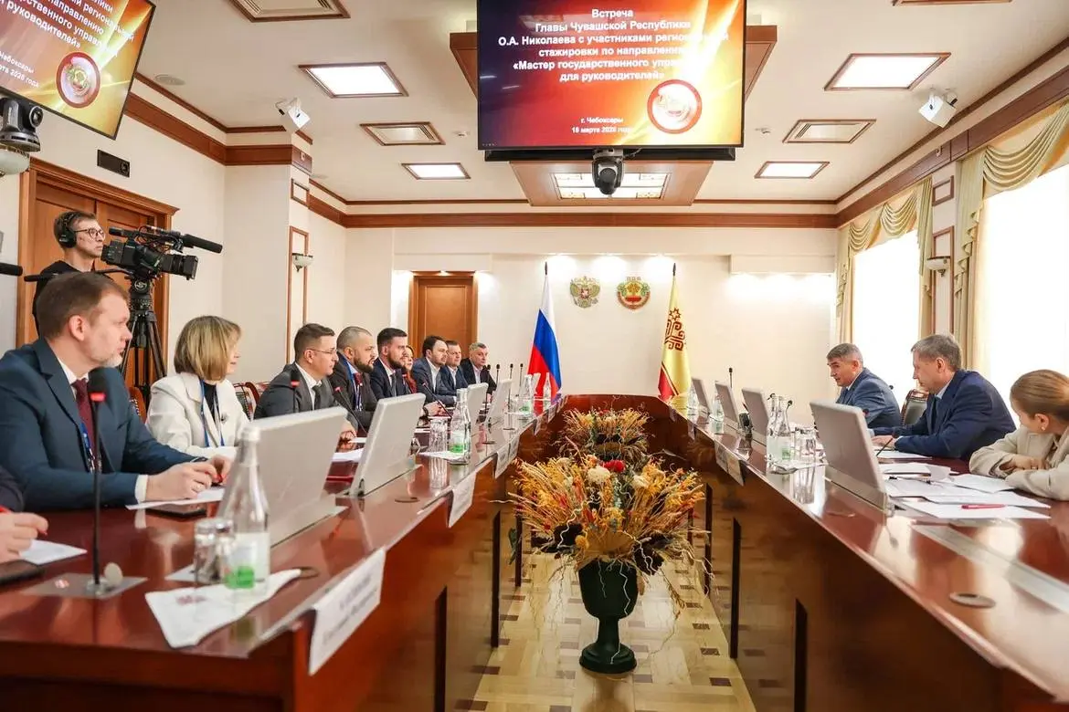 🇷🇺Провели встречу с главой Чувашской Республики Олегом Николаевым.
Интересный опыт - когда идеи, которые еще несколько дней назад обсуждались внутри команды, выходят на уровень управленческих решений | Сетка — социальная сеть от hh.ru