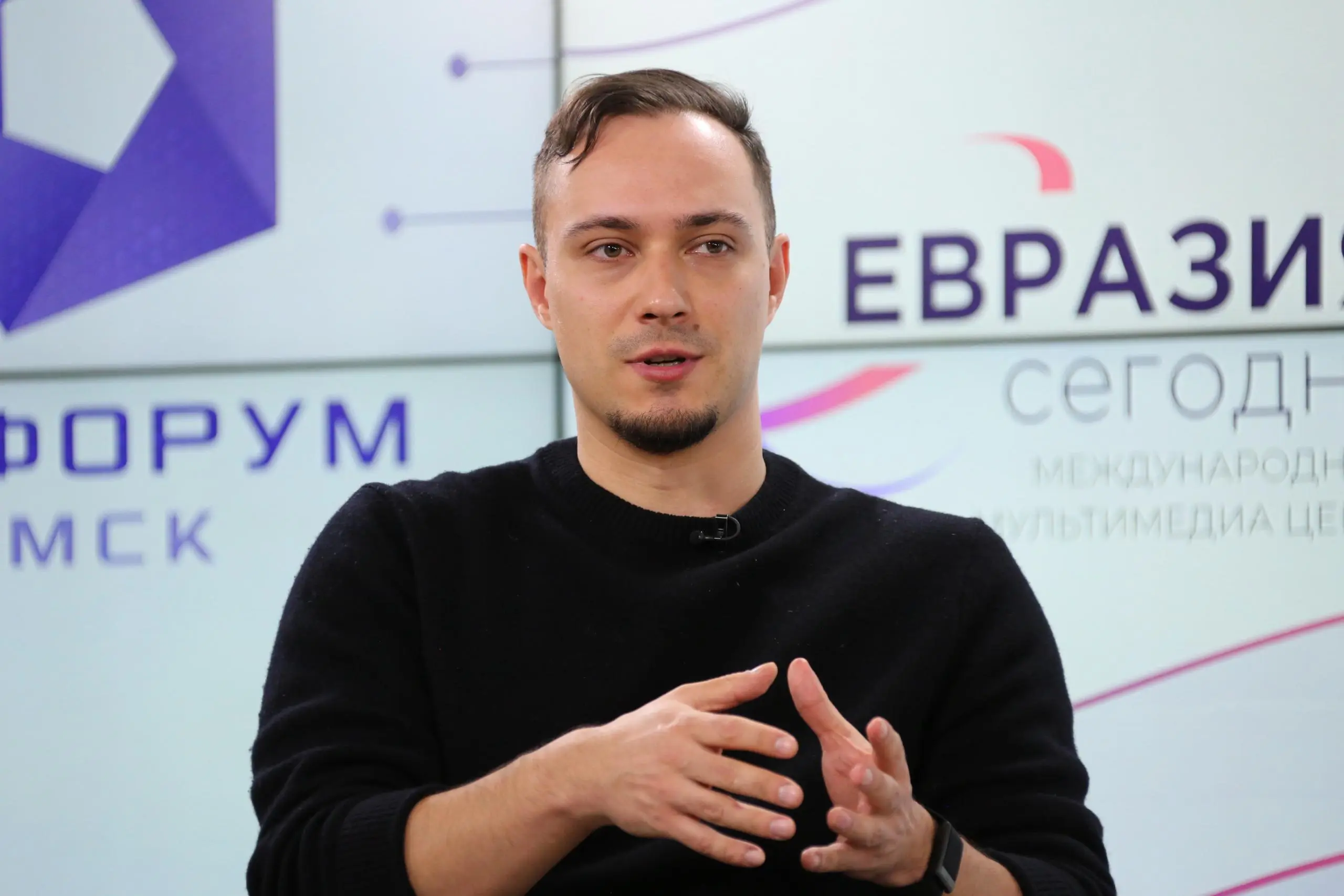 Выступил на международном IT форуме посвященный ИИ
Приятно было видеть, как профессионалы, которые работают с ИИ в промышленных масштабах понимают важность темы ИИ, ее срочность и критичность | Сетка — социальная сеть от hh.ru