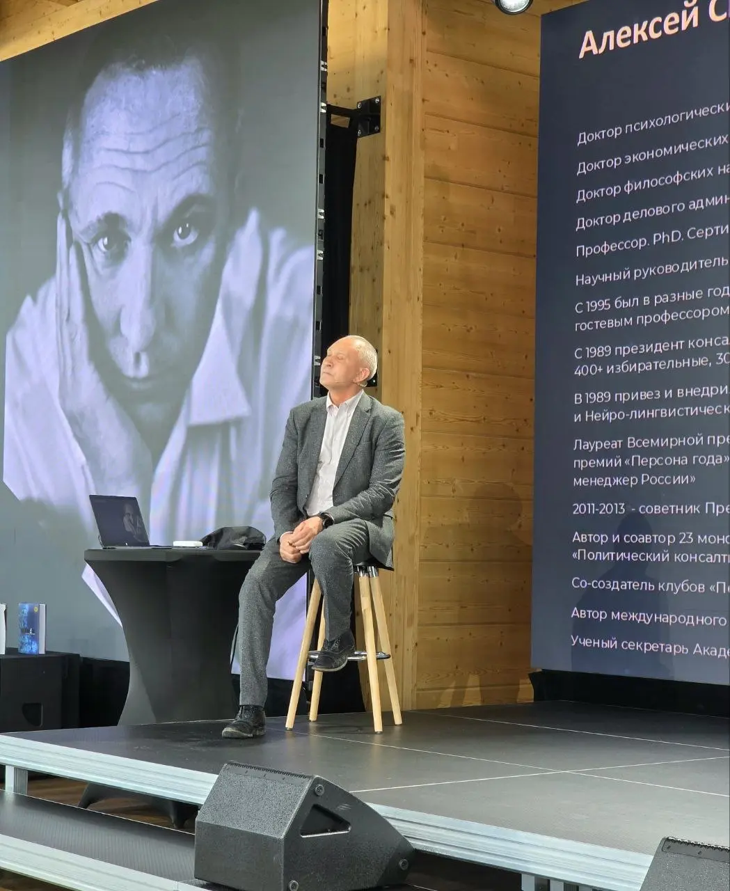 И вновь суббота, утро и термос пуэра в #беседкахохрякова.
Погода дразнила солнцем всю неделю, а в выходные выкатила на небо облака. На дворе весеннее равноденствие | Сетка — социальная сеть от hh.ru