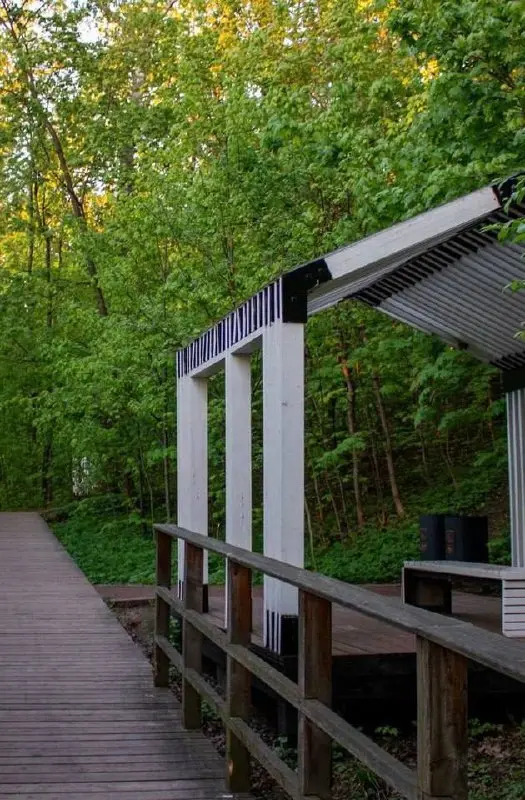 🌱Самые красивые экотропы
Живописные места, где можно перезагрузиться и насладиться природой:
📍Воздушная экотропа ВДНХ
📍Бирюлевский дендропарк
📍Тропаревский лесопарк
📍Парк «Долина реки Химки»
📍Заповедн... | Сетка — социальная сеть от hh.ru